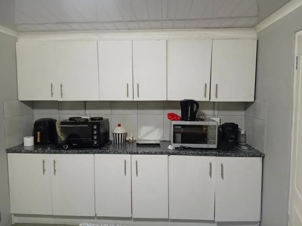 6 Bedroom House for sale in Lavender Hill