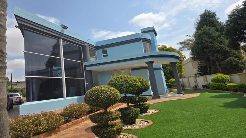 6 Bedroom House to rent in Silver Lakes Golf Estate