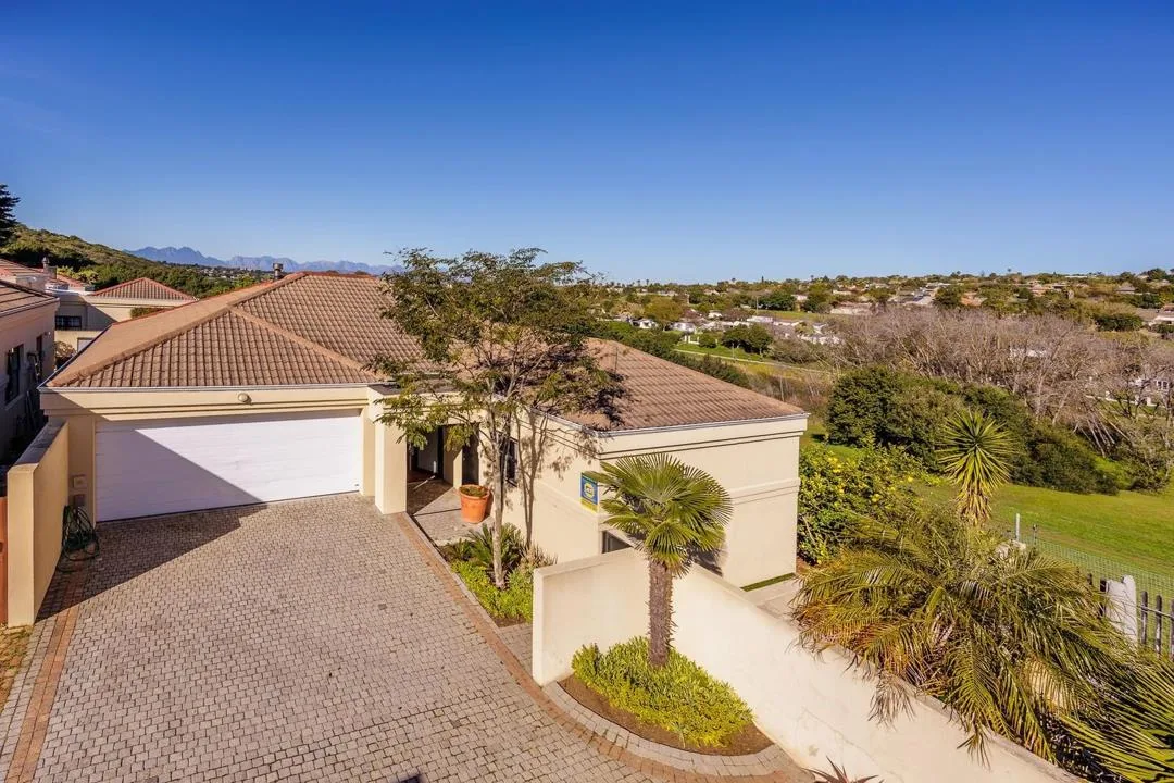 3 Bedroom Townhouse for sale in Van Riebeeckshof