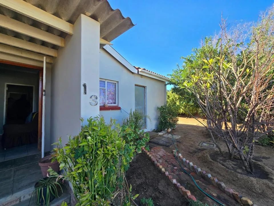 3 Bedroom House for sale in Klawer