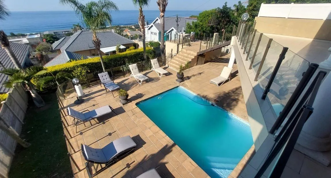 6 Bedroom House for sale in Uvongo