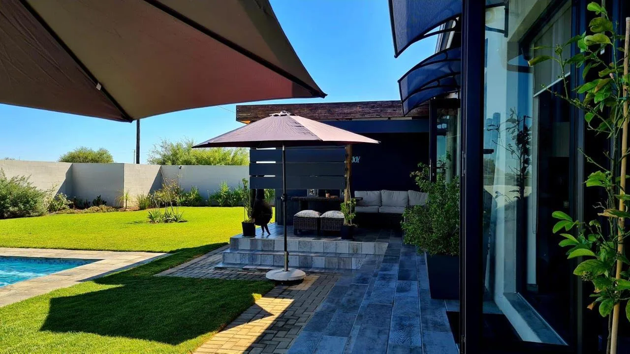 3 Bedroom House for sale in Nieuwoudtville