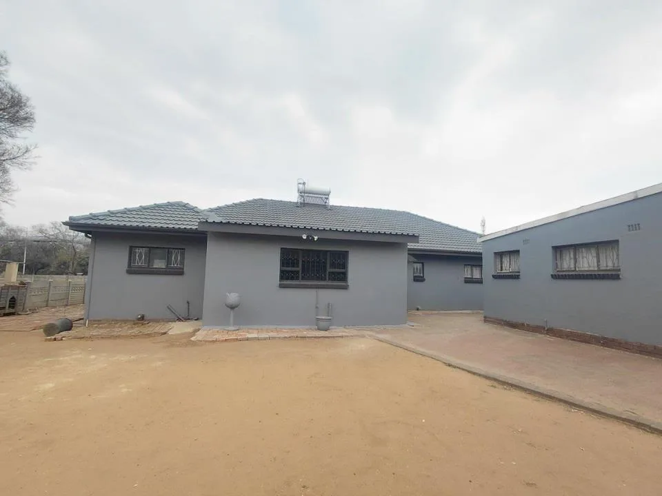 8 Bedroom House for sale in Sasolburg Ext 3
