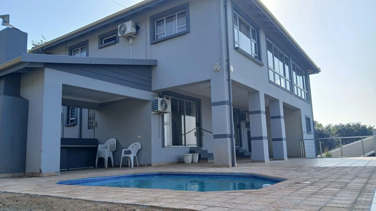 3 Bedroom House for sale in Leisure Bay