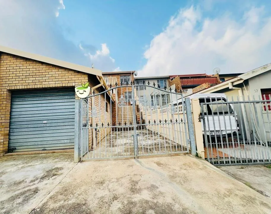3 Bedroom House for sale in Newlands West