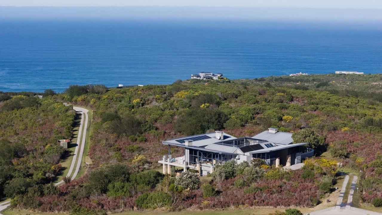 3 Bedroom House for sale in Pezula Private Estate