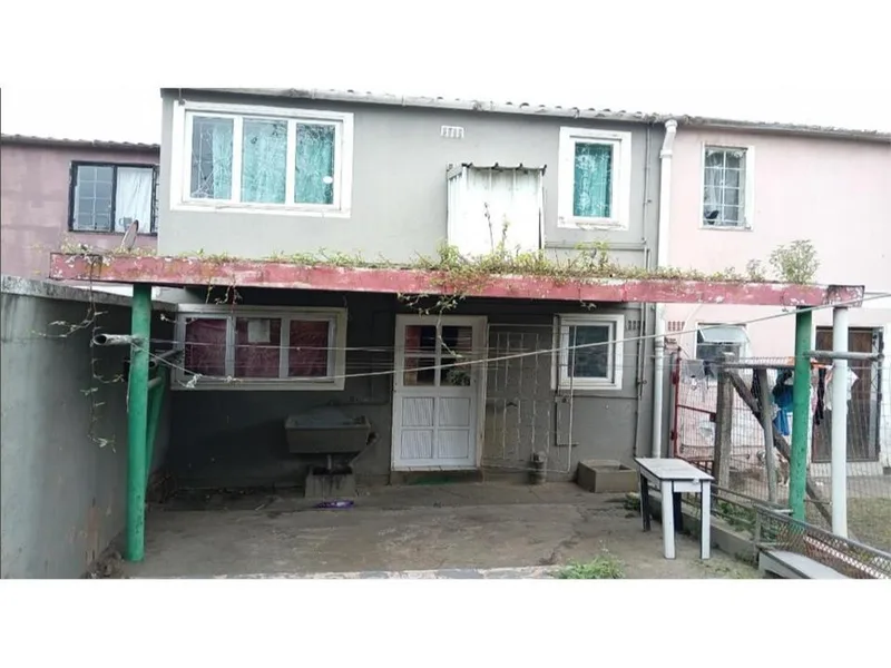 2 Bedroom House for sale in Newlands East