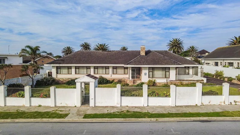 5 Bedroom House for sale in Summerstrand