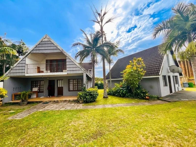 11 Bedroom House for sale in Meer En See
