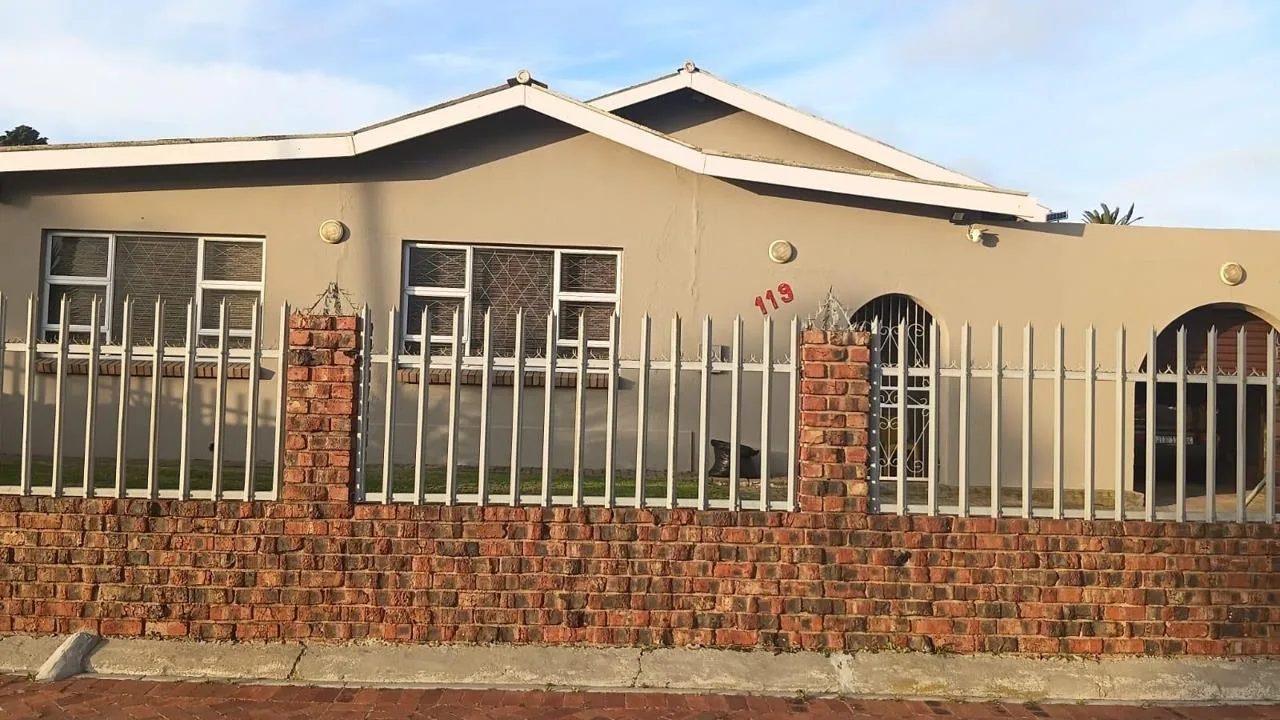 4 Bedroom House for sale in Sydenham