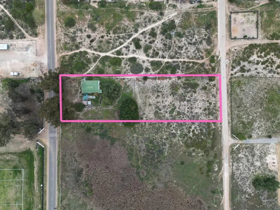 4 Bedroom House for sale in Redelinghuys