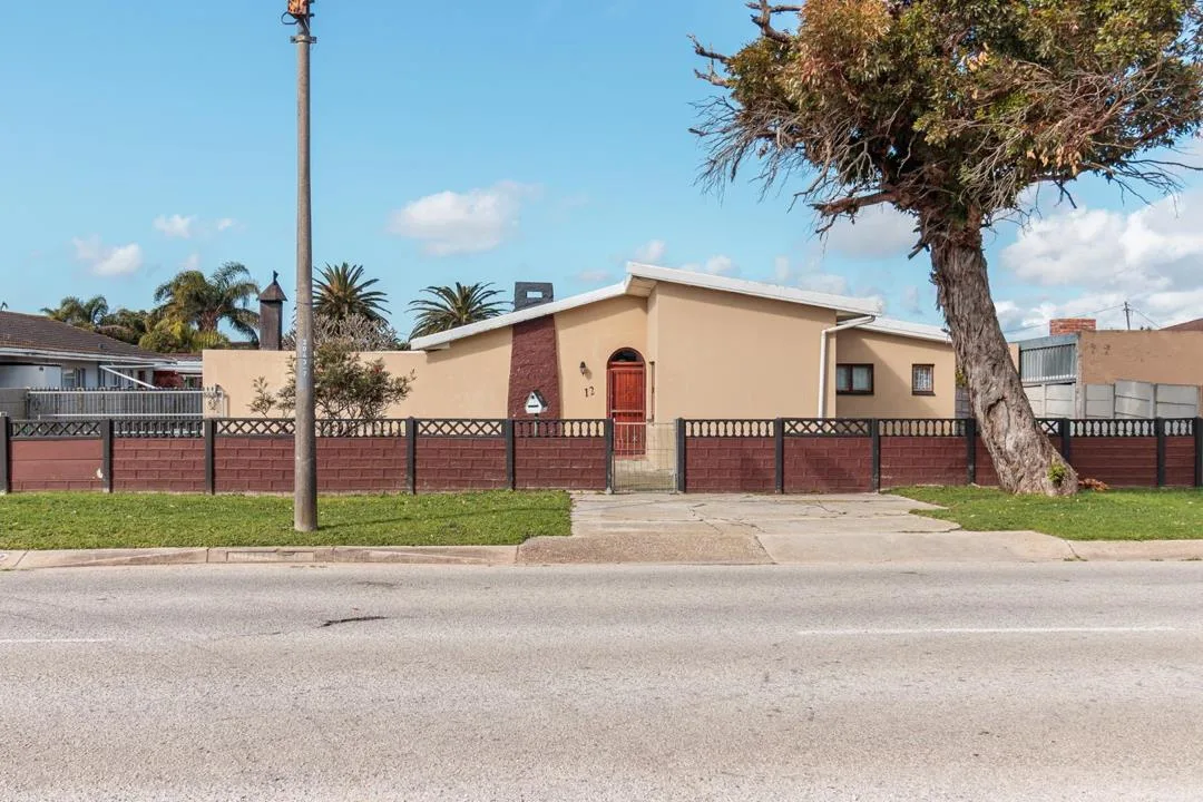 4 Bedroom House for sale in Kabega