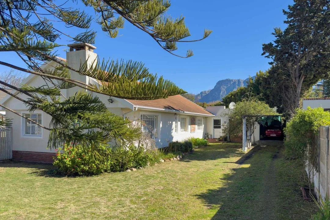 3 Bedroom House for sale in Claremont