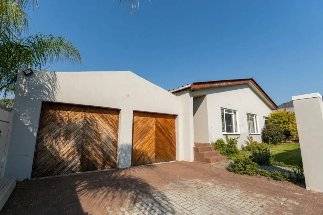 4 Bedroom House for sale in Paarl North