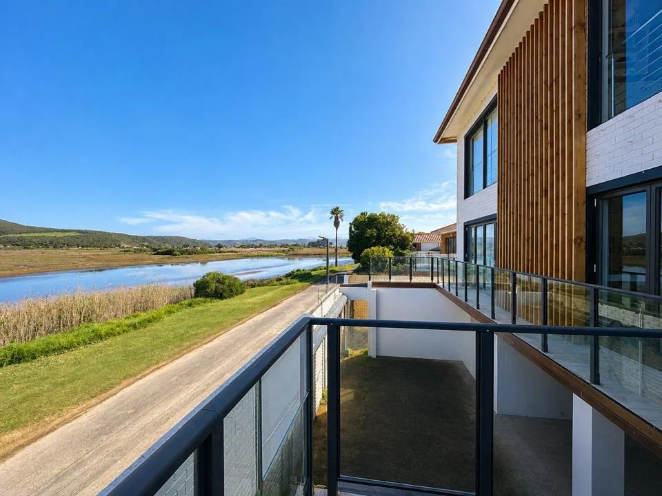 11 Bedroom House for sale in Klein Brak Rivier