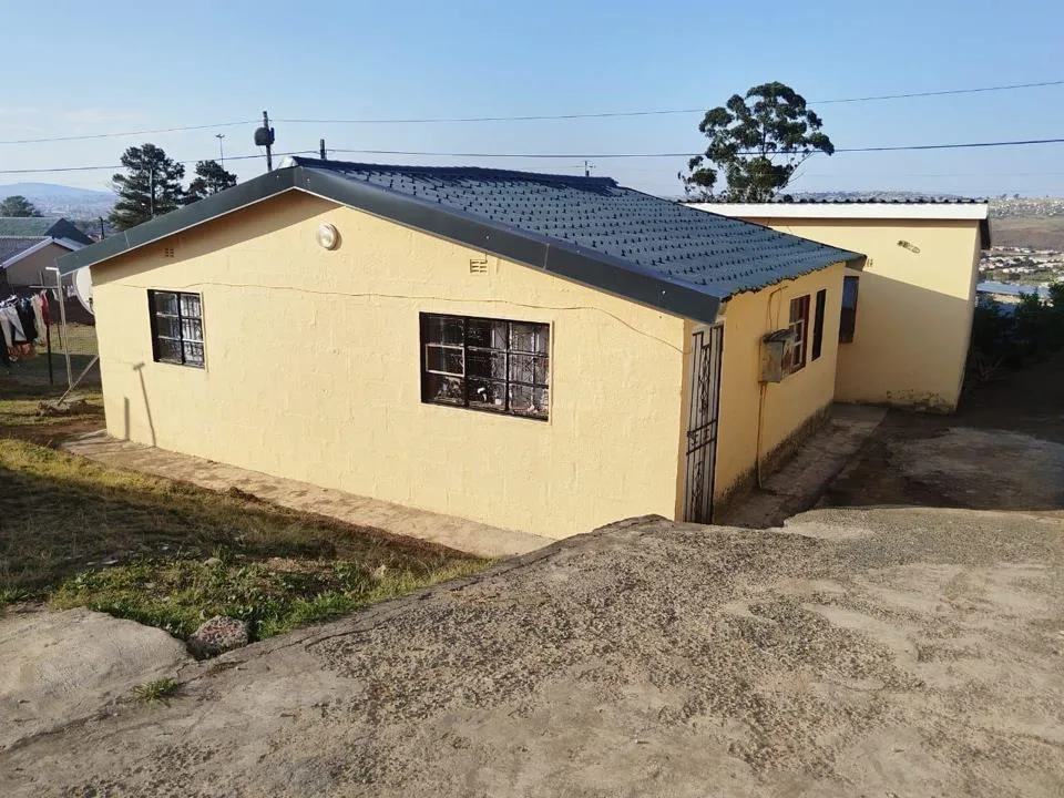 5 Bedroom House for sale in Ikwezi