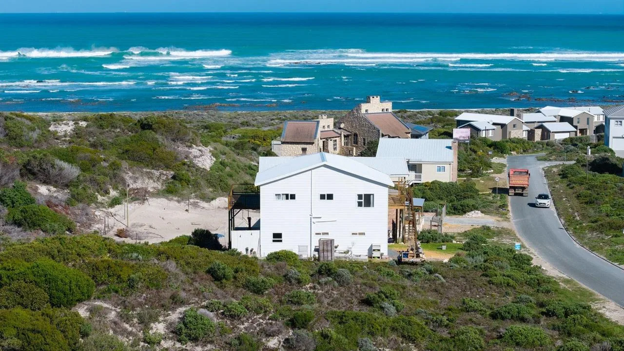 4 Bedroom House for sale in Suiderstrand