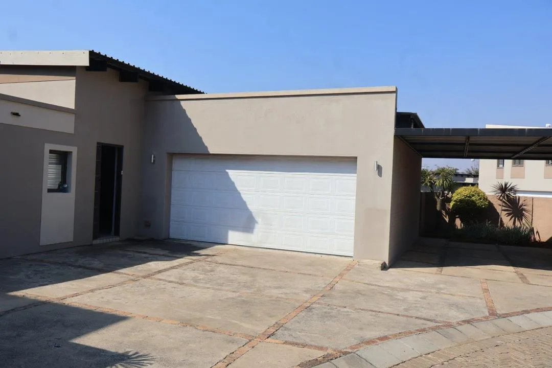 3 Bedroom Townhouse for sale in Geelhoutpark