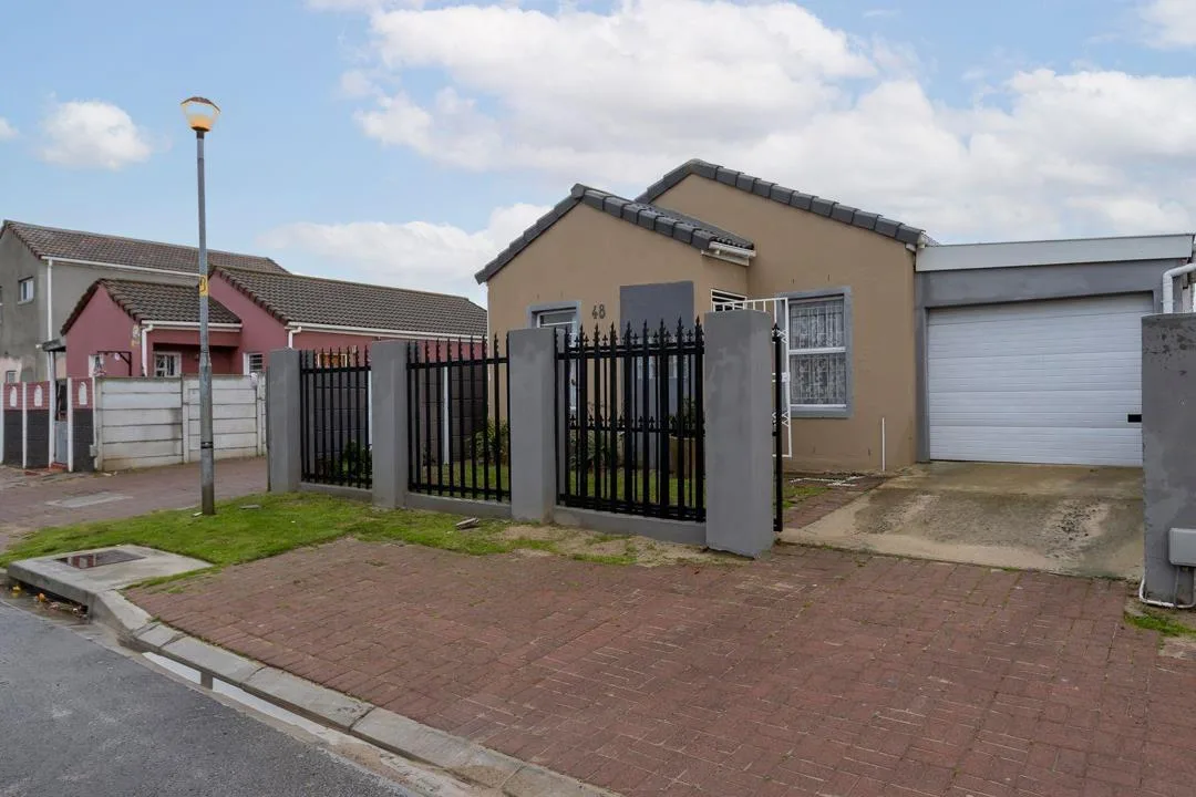 3 Bedroom House for sale in Broadlands Village