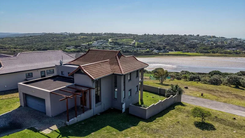 3 Bedroom House for sale in Glengariff