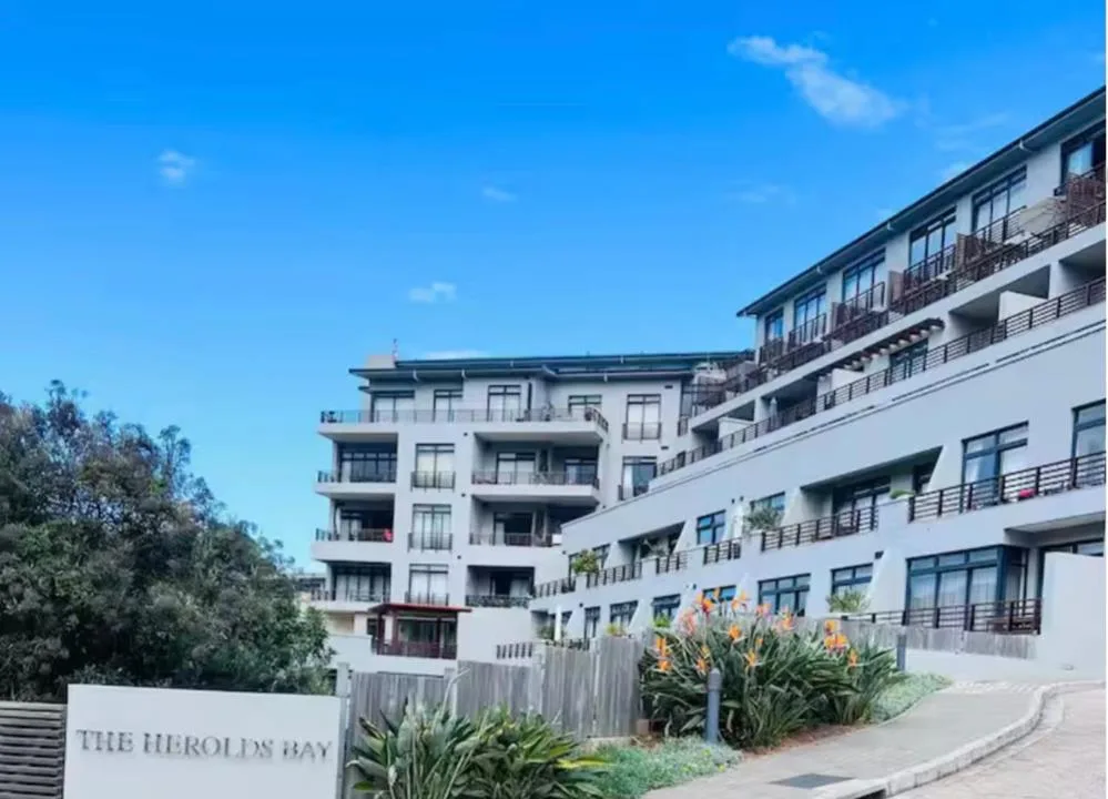 2 Bedroom House for sale in Herolds Bay