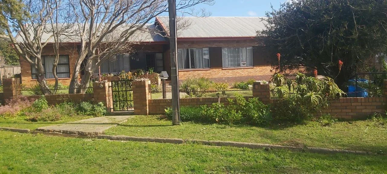4 Bedroom House for sale in Kareedouw