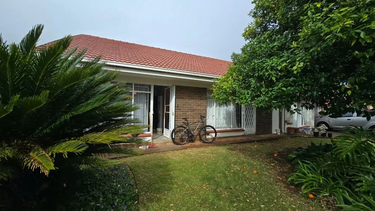 11 Bedroom House for sale in Die Bult