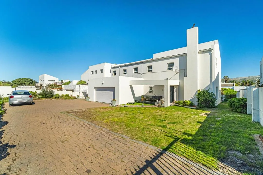 5 Bedroom House for sale in Marina Da Gama