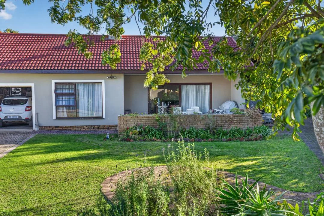 4 Bedroom House for sale in Lower Robberg
