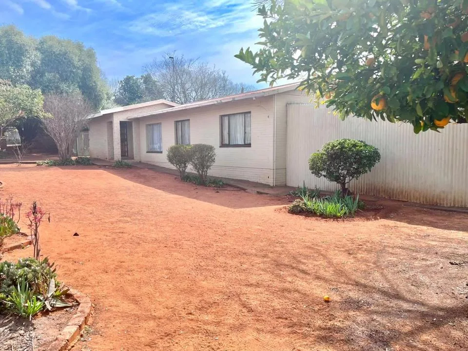 3 Bedroom House for sale in Generaal De Wet