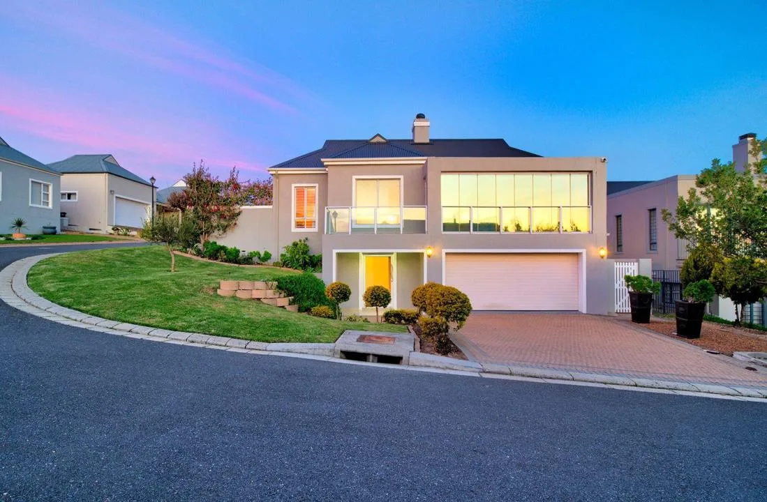 4 Bedroom House for sale in Heldervue