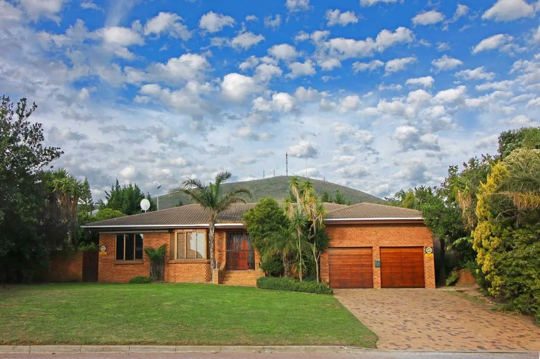 4 Bedroom House for sale in Plattekloof