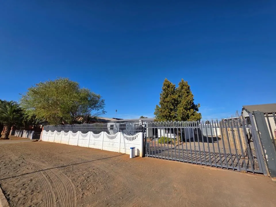 4 Bedroom House for sale in Beaconsfield