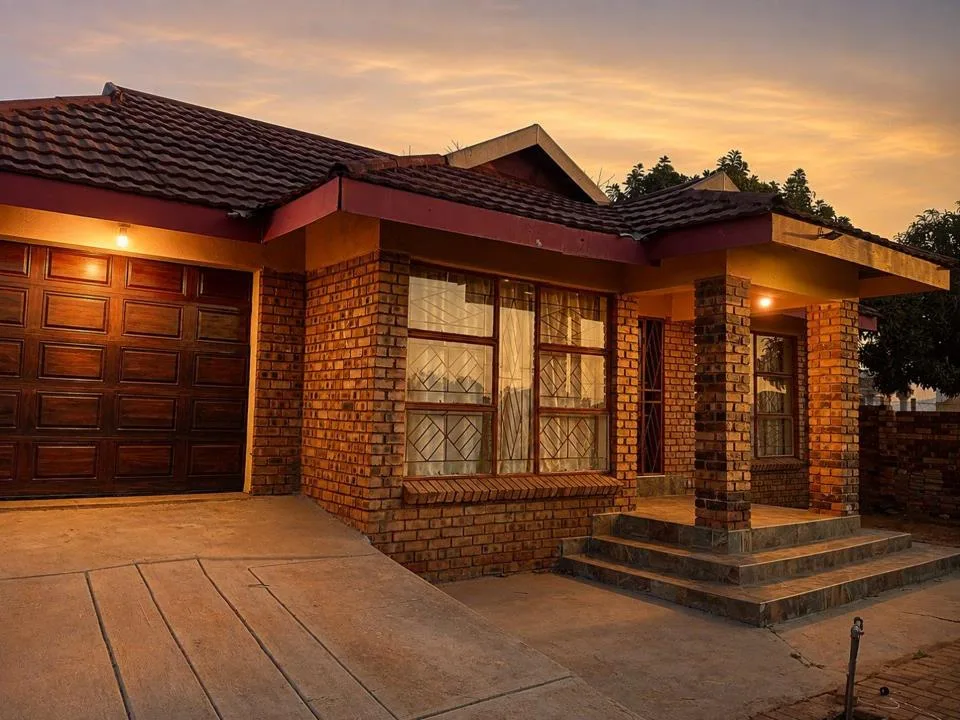 6 Bedroom House for sale in Mankweng