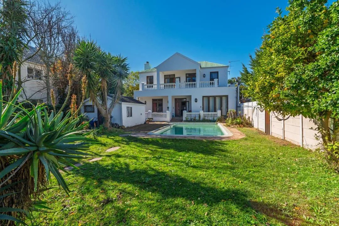8 Bedroom House for sale in Claremont