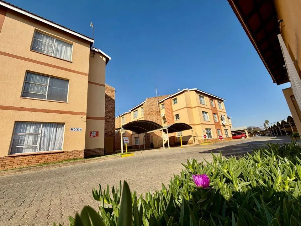 2 Bedroom Apartment / flat for sale in Kannoniers Park