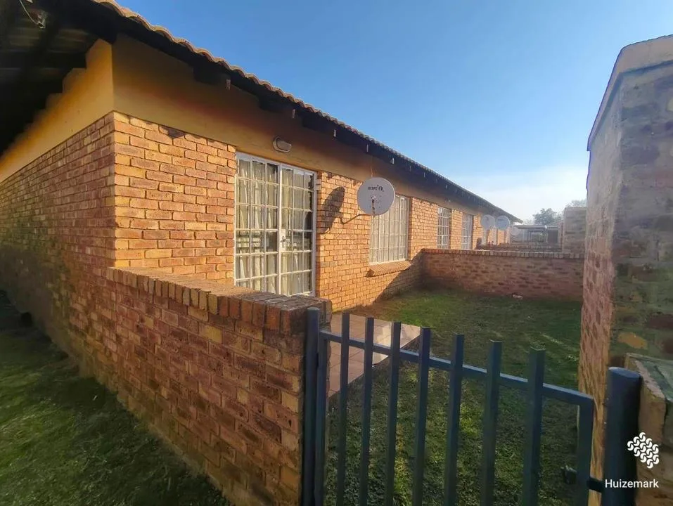 2 Bedroom Townhouse for sale in Vaalpark