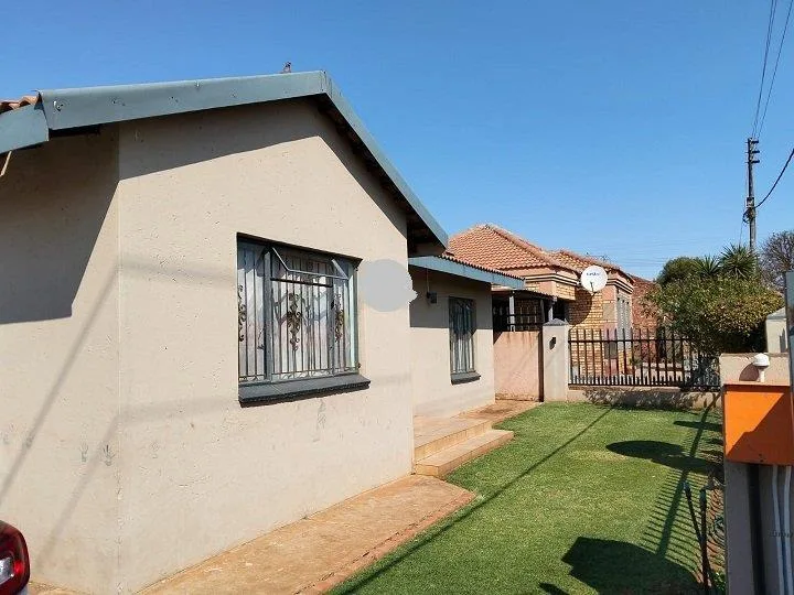3 Bedroom House for sale in Ikageng