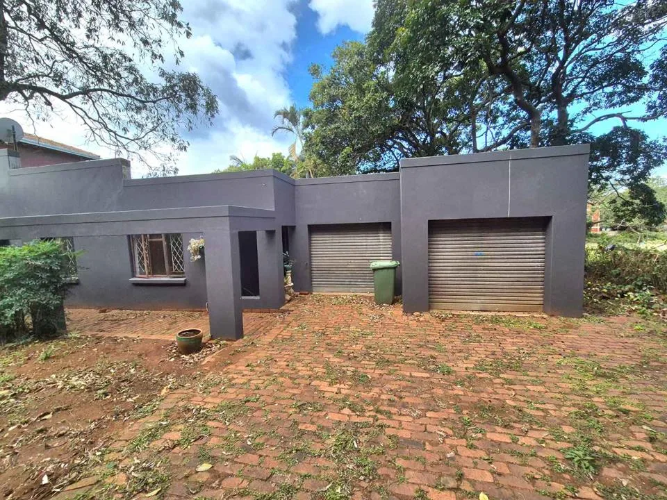 3 Bedroom House for sale in Amanzimtoti