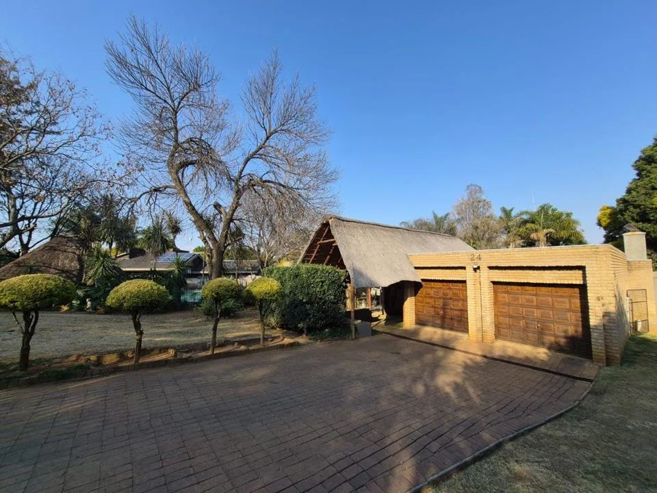 4 Bedroom House for sale in Huttenheights