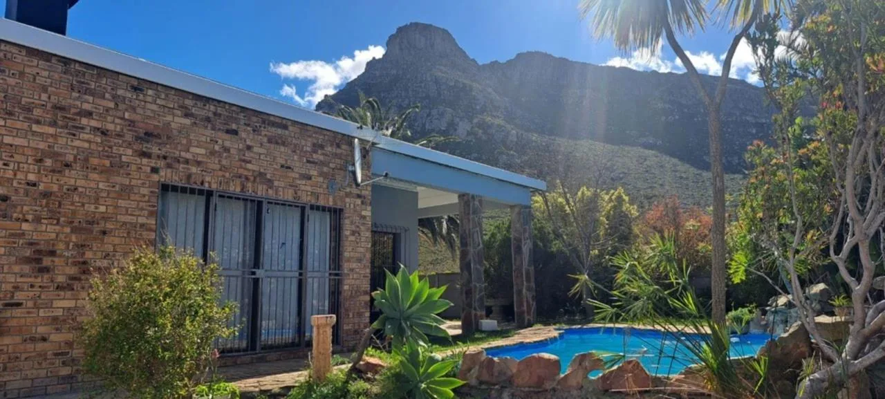 3 Bedroom House for sale in Kleinmond Central