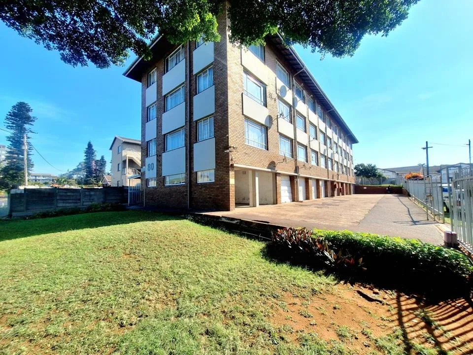 2 Bedroom Apartment / flat for sale in Montclair