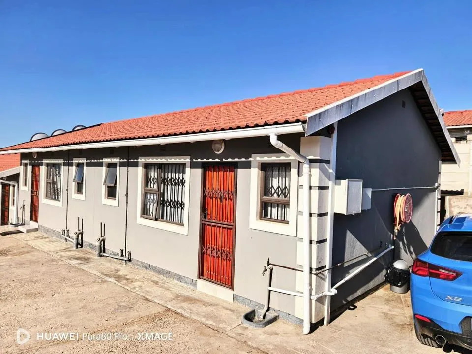 2 Bedroom Townhouse to rent in Ncambedlana