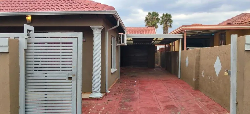 3 Bedroom House for sale in Tlhabane West