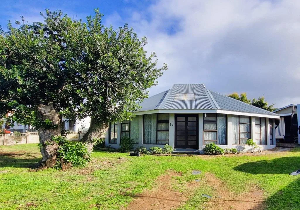 4 Bedroom House for sale in Stilbaai Wes