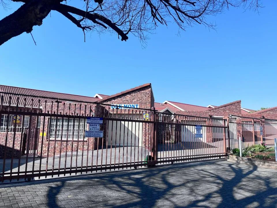 3 Bedroom Townhouse for sale in Uitsig
