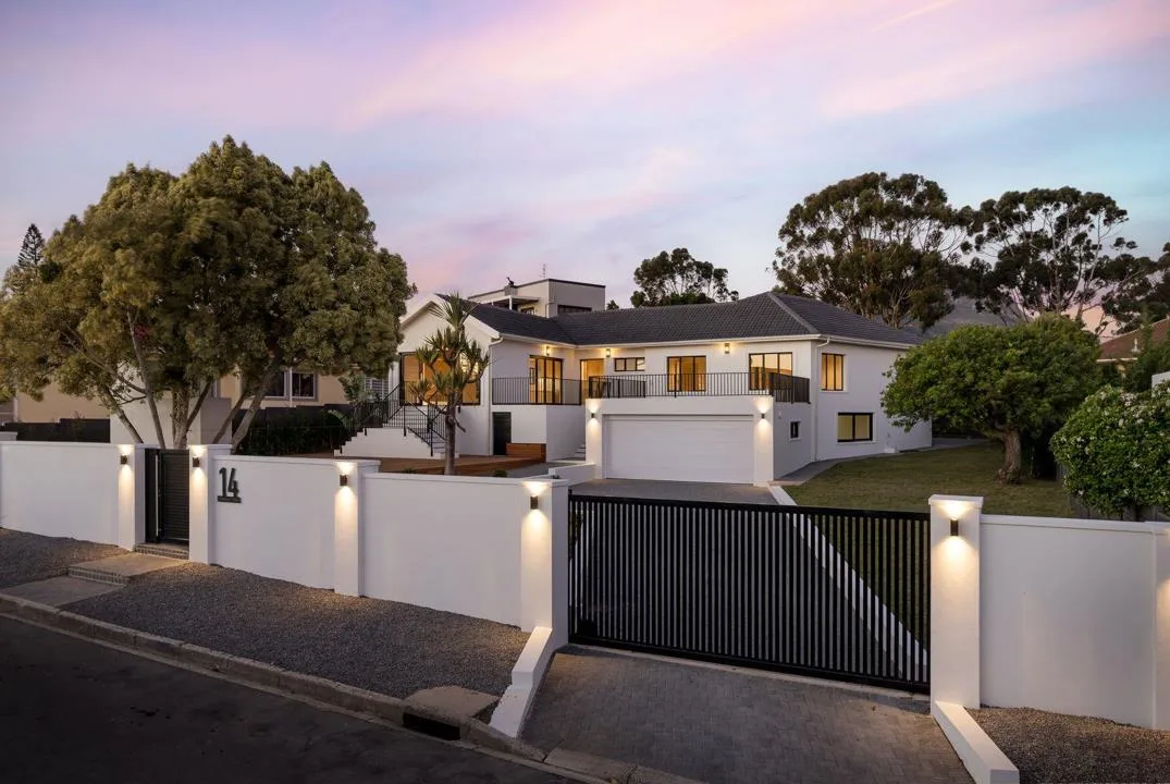 4 Bedroom House for sale in Heldervue