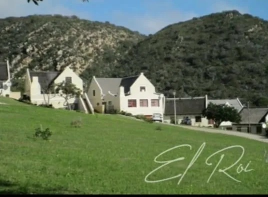 4 Bedroom House for sale in Vakansieplaas