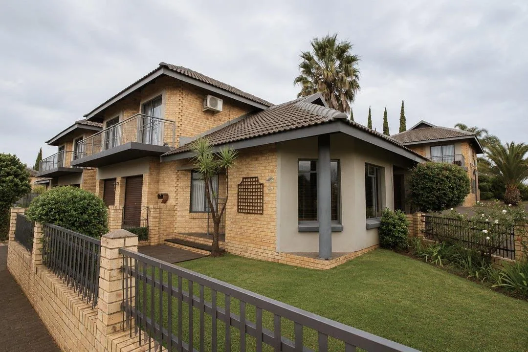3 Bedroom Townhouse for sale in Langenhovenpark