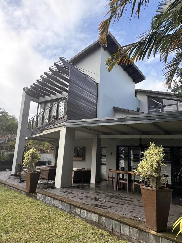 4 Bedroom House for sale in Meer En See